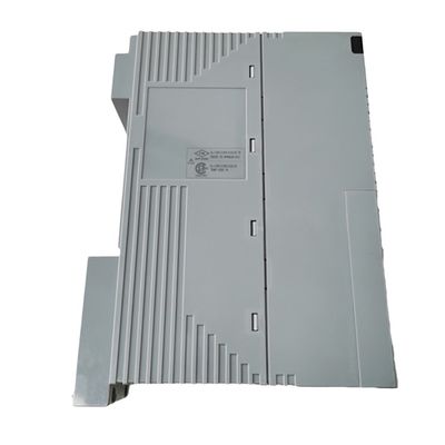 Le PLC YOKOGAWA AAI543-H53 connecte les modules d'entrée et de sortie sur place